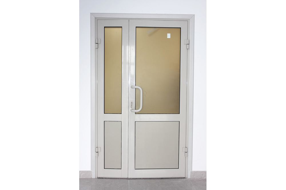 Дверь пластиковая левая. Блок дверной ПВХ двупольный. Дверь ПВХ 800х2100. Дверь ПВХ 1200х2100. Входная алюминиевая дверь КПТ 74 С многозапоркой одностворчатая.